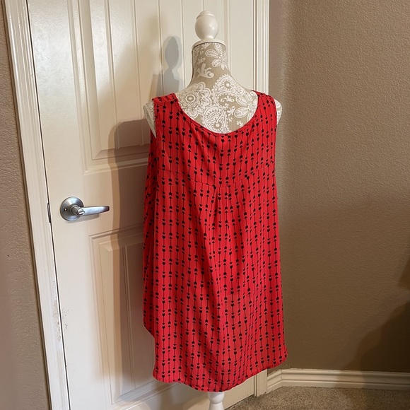 Torrid flowy sleeveless blouse, size 3 - Picture 2 of 3